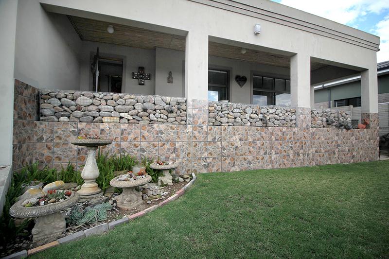 3 Bedroom Property for Sale in Reebok Western Cape